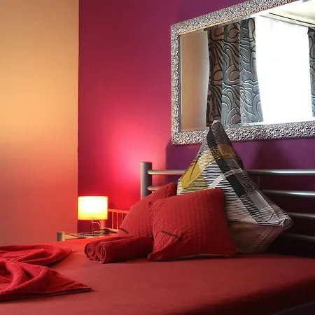 Hotel miłości Lustra - Adults Only